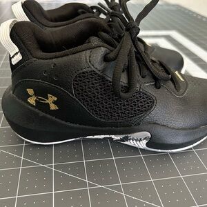 Under Armour Kids Sneakers in Black with Gold Accents